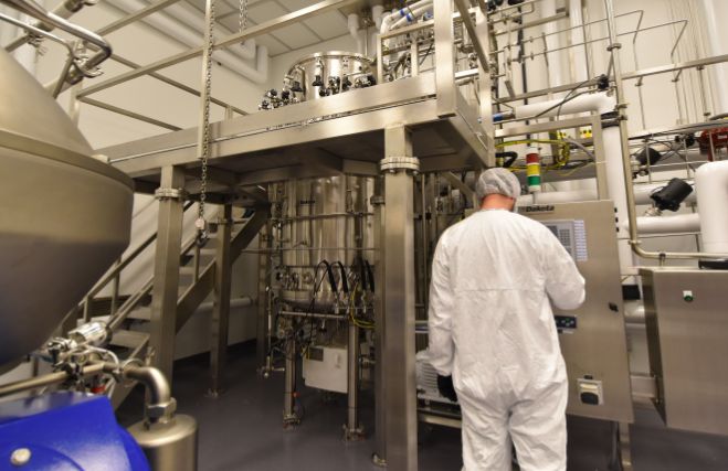 A Cytovance Biologics microbial CDMO expert operating a 1000L fermenter.